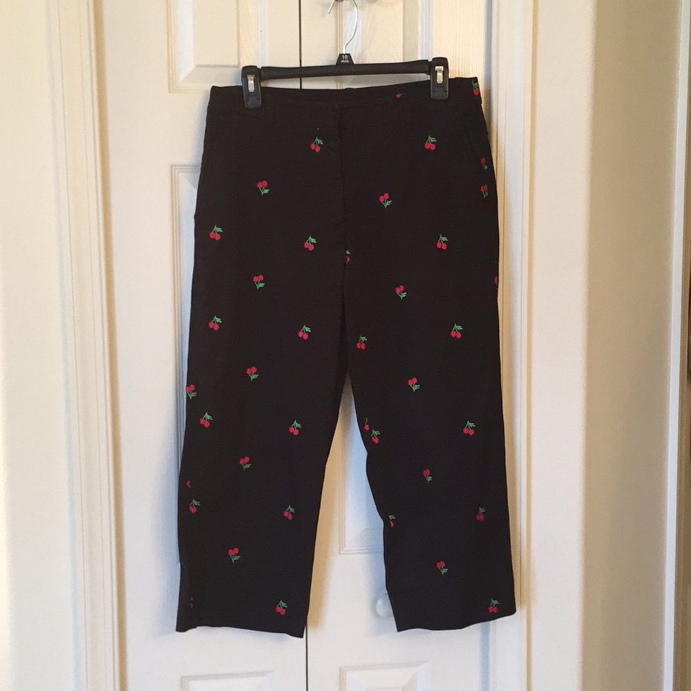 Capris 3/4 length with cherry detail